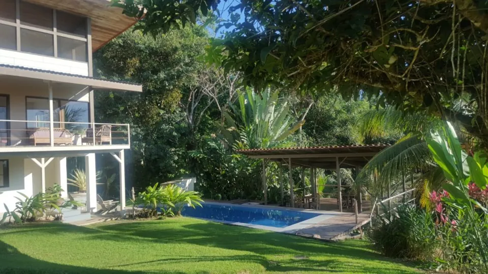 Pool, lawn and lodging building at Ikara Retreat in Portalon, Costa Rica.